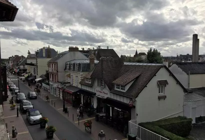 בית מלון כפרי De Paris