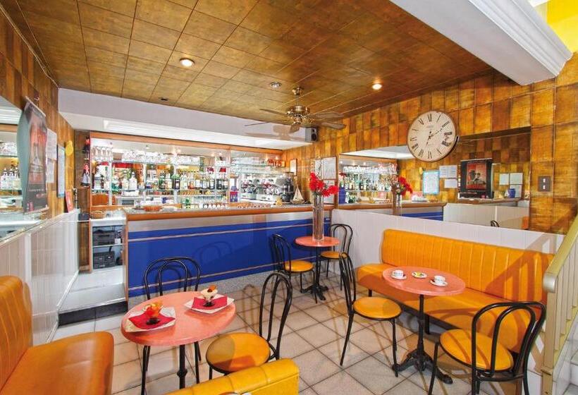 هتل Hôtel La Croix De Malte