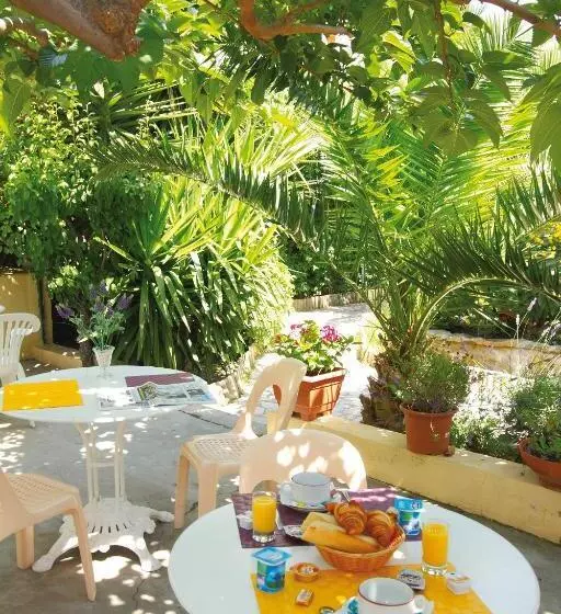 ホテル Hôtel La Croix De Malte