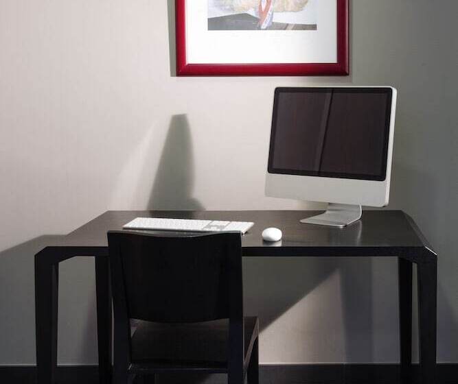 هتل Hôtel Mercure Bourgenbresse