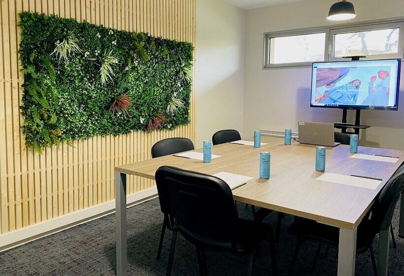 هتل Hôtel Mercure Bourgenbresse