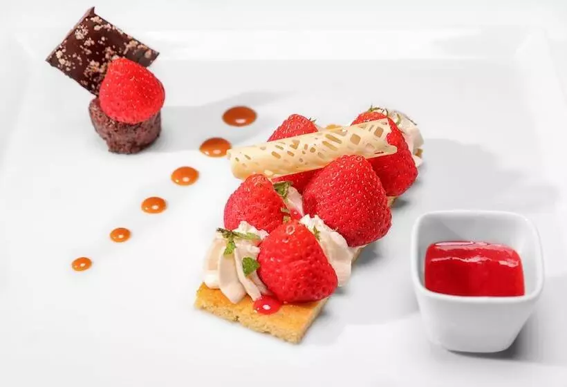 Отель Hôtel & Spa Château De La Côte Brantôme