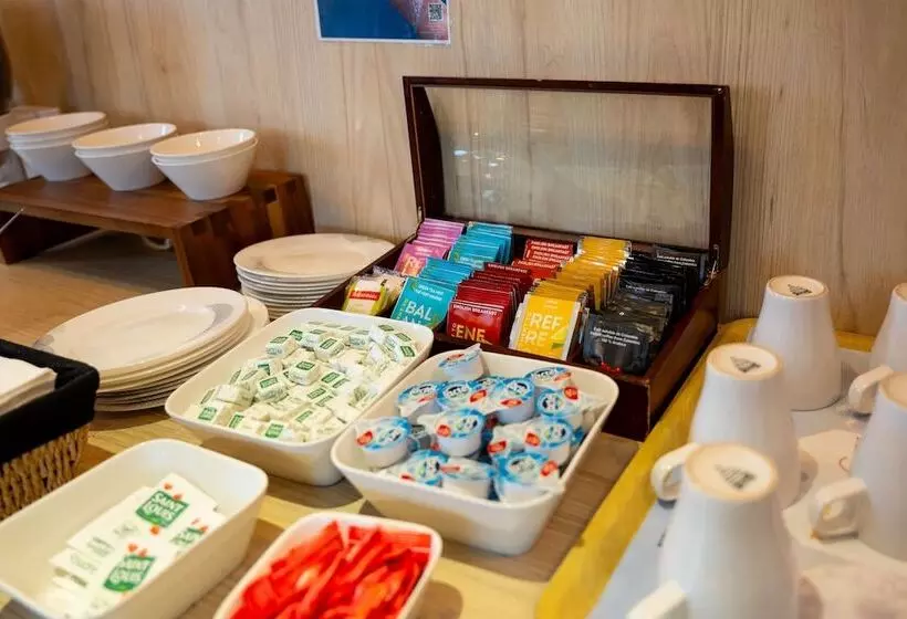 Отель Kyriad Creil   Chantilly Nord