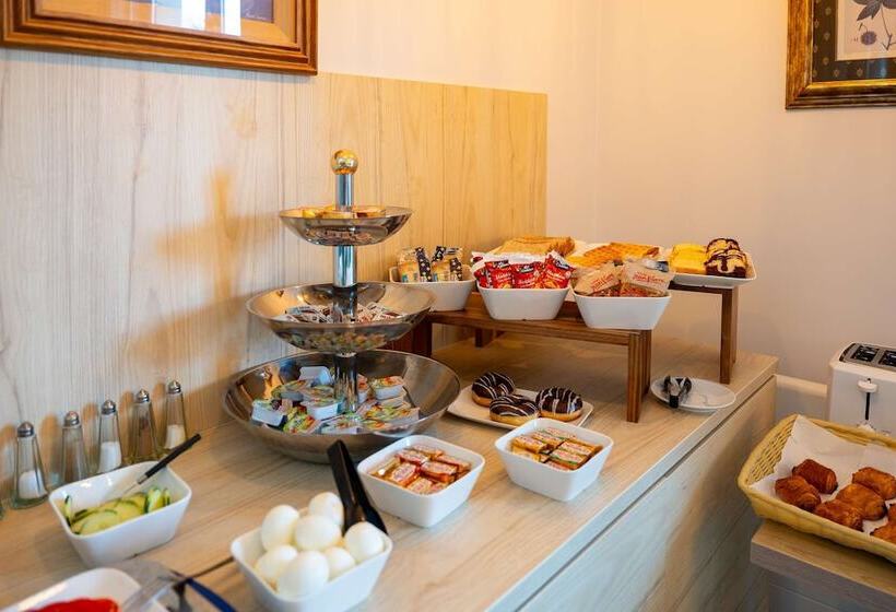 هتل Kyriad Creil Chantilly Nord