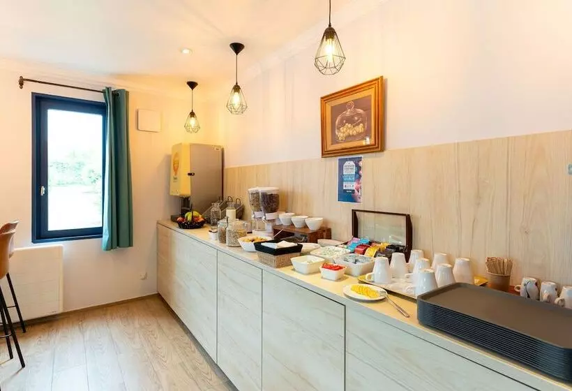 Отель Kyriad Creil   Chantilly Nord