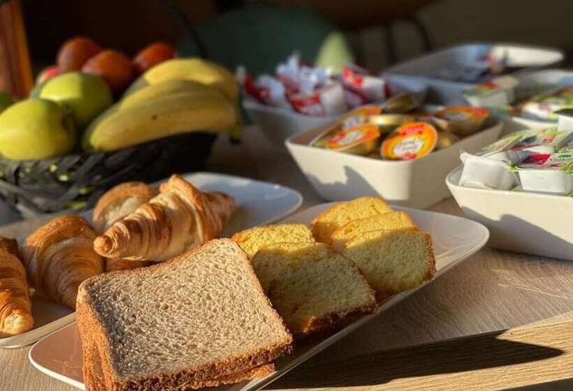 هتل Kyriad Creil Chantilly Nord