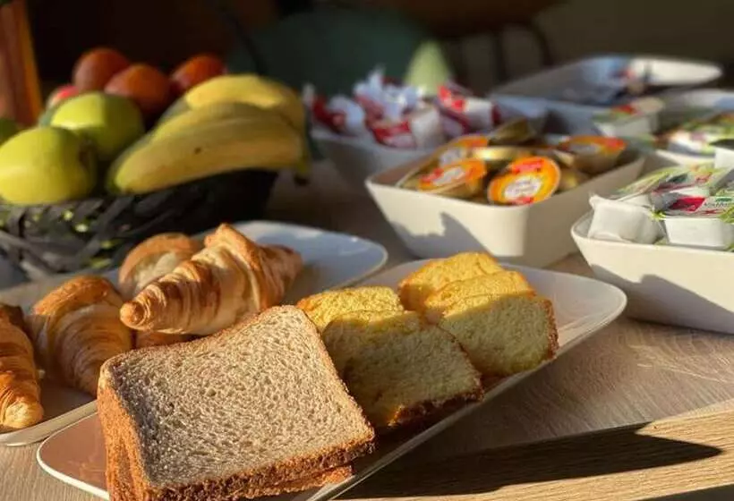 Отель Kyriad Creil   Chantilly Nord