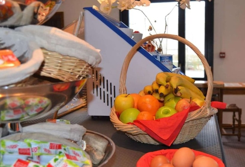 هتل Kyriad Creil Chantilly Nord