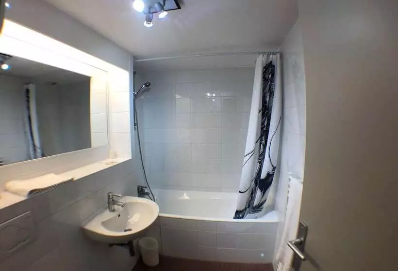 Отель Kyriad Creil   Chantilly Nord