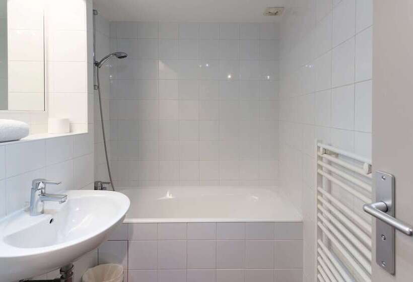 هتل Kyriad Creil Chantilly Nord