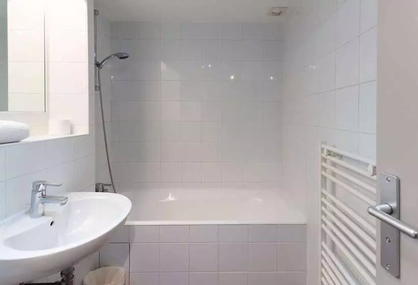 Отель Kyriad Creil   Chantilly Nord