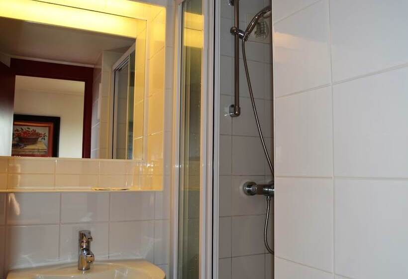 هتل Kyriad Creil Chantilly Nord