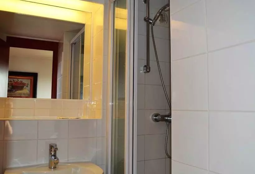 Отель Kyriad Creil   Chantilly Nord