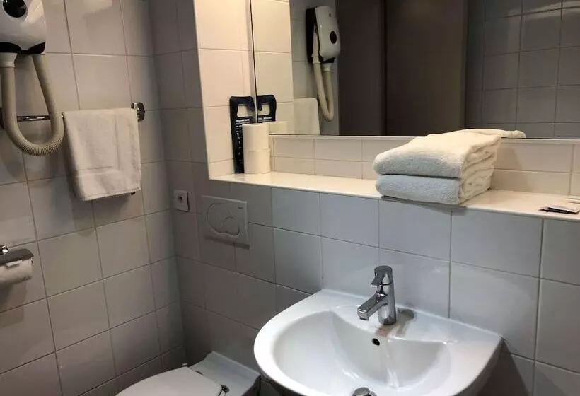 Отель Kyriad Creil   Chantilly Nord