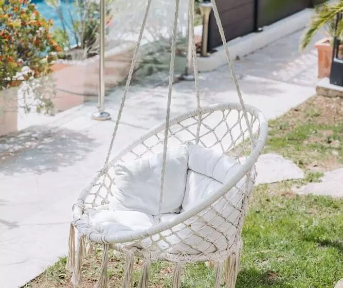 Отель Hôtel La Villa Cannes