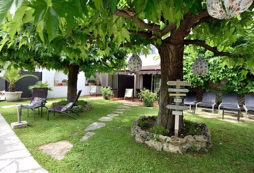 Отель Hôtel La Villa Cannes