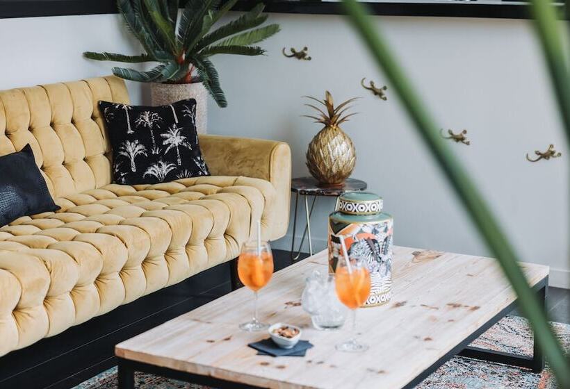 هتل Hôtel La Villa Cannes