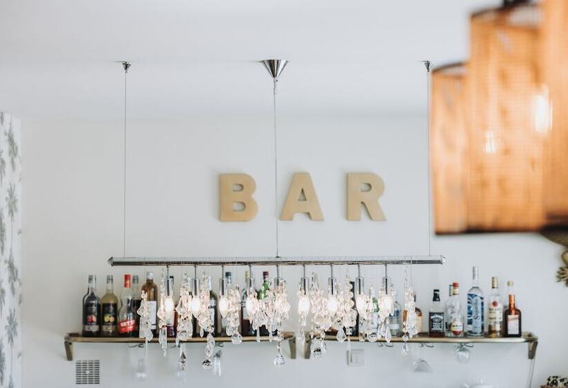 هتل Hôtel La Villa Cannes