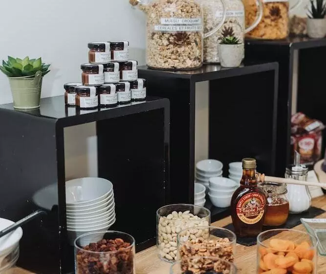 Отель Hôtel La Villa Cannes