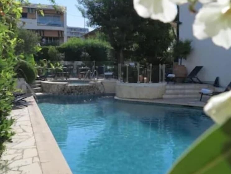 هتل Hôtel La Villa Cannes