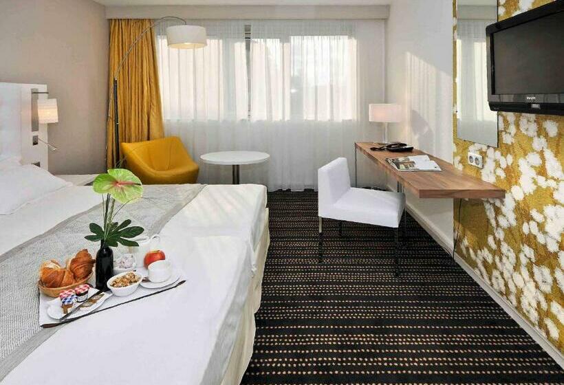 هتل Hôtel Mercure Bourgenbresse