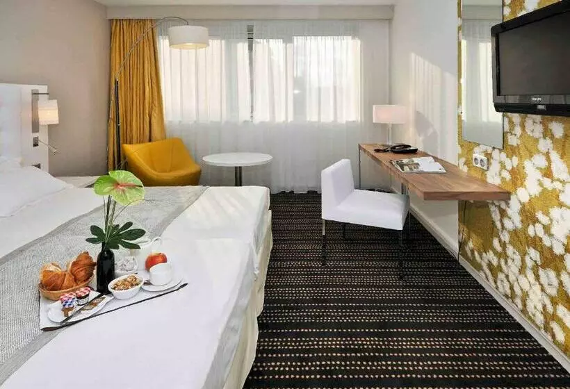 בית מלון כפרי Hôtel Mercure Bourgenbresse