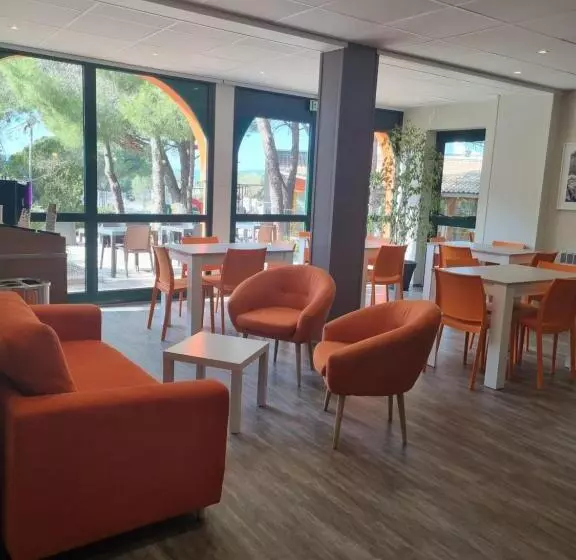 בית מלון כפרי Ace Hôtel Travel Fabrègues   A9 Montpellier Sud