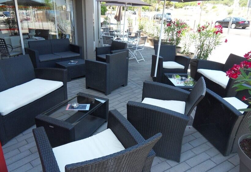 Brit Hotel Opal Centre Port