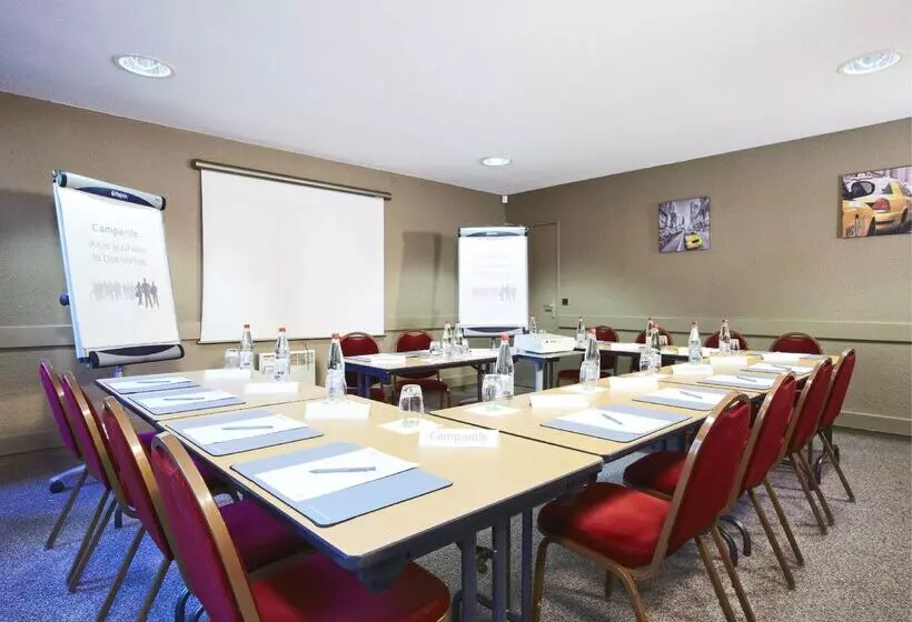 호텔 Campanile Plaisir