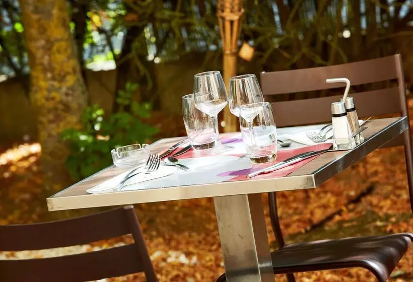 호텔 Campanile Plaisir