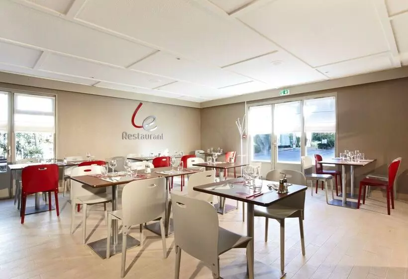 호텔 Campanile Plaisir