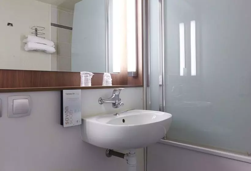 호텔 Campanile Plaisir