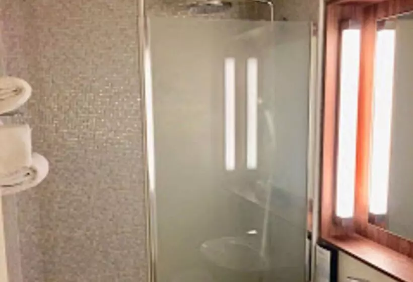 호텔 Campanile Plaisir