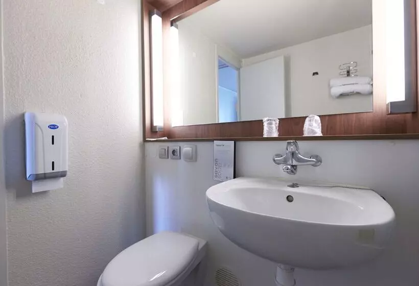 호텔 Campanile Plaisir