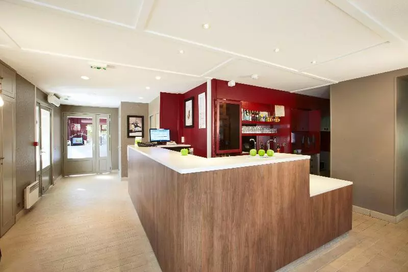 호텔 Campanile Plaisir