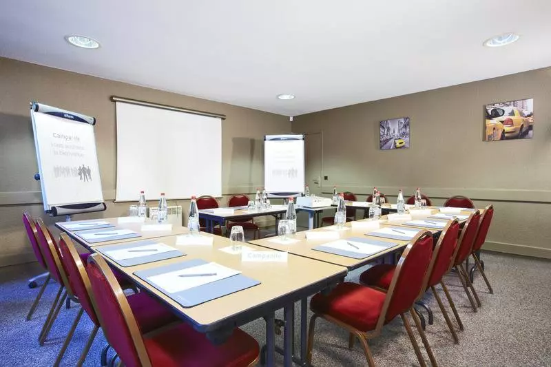 호텔 Campanile Plaisir