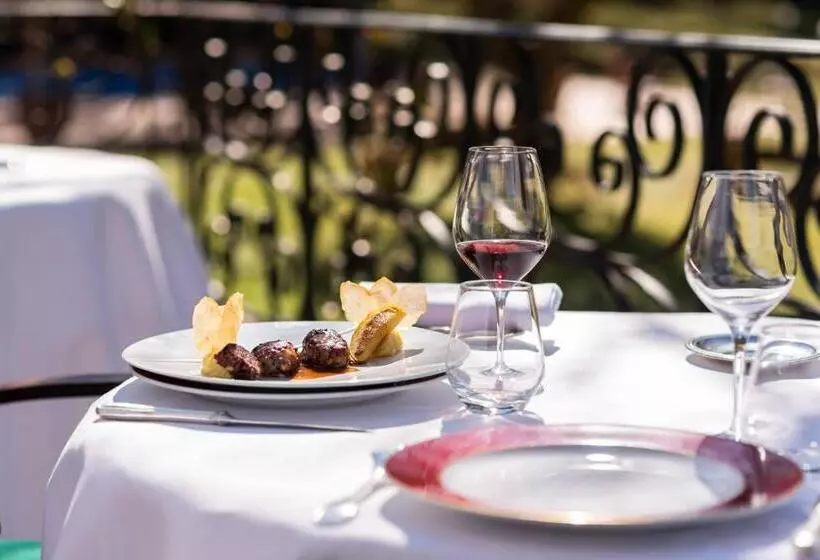 فندق Domaine D Auriac  Relais & Chateaux