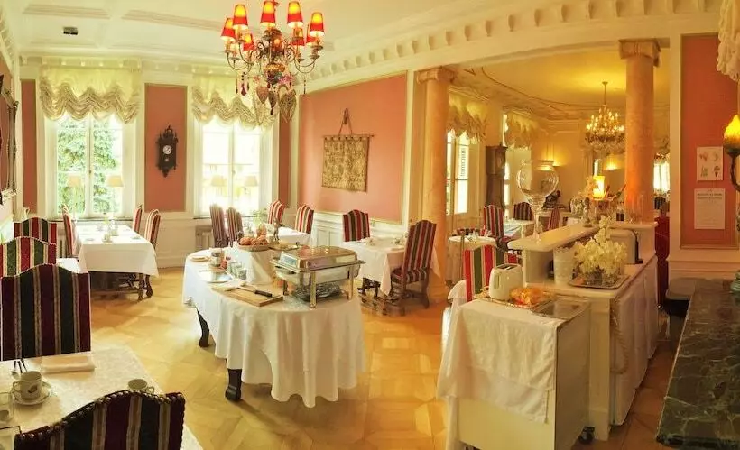 Отель Hôtel Le Manoir