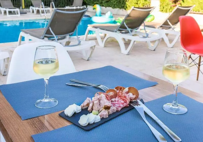 Otel Ibis Avignon Sud