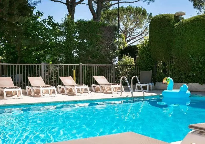 Otel Ibis Avignon Sud