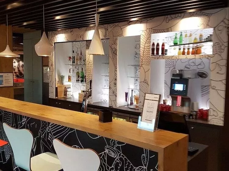 ホテル Ibis évry Courcouronnes