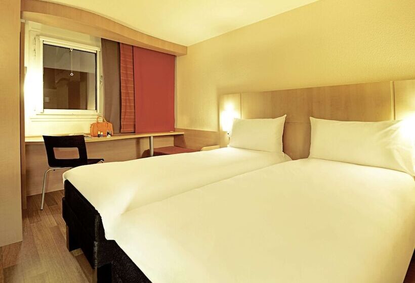 هتل Ibis évry Courcouronnes