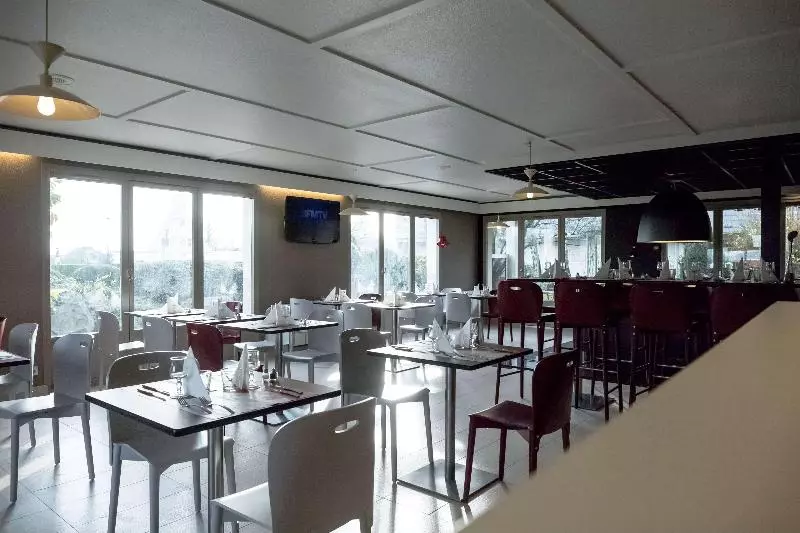 هتل Inn Design Laval