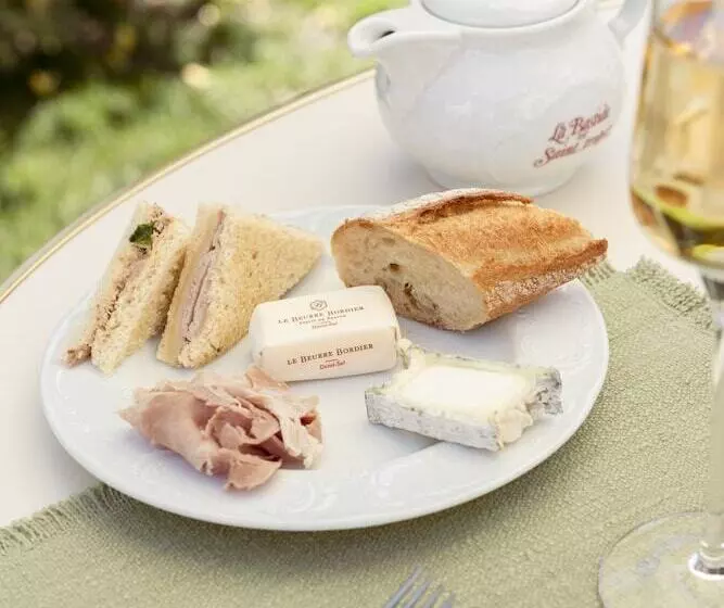 Отель La Bastide De Saint Tropez