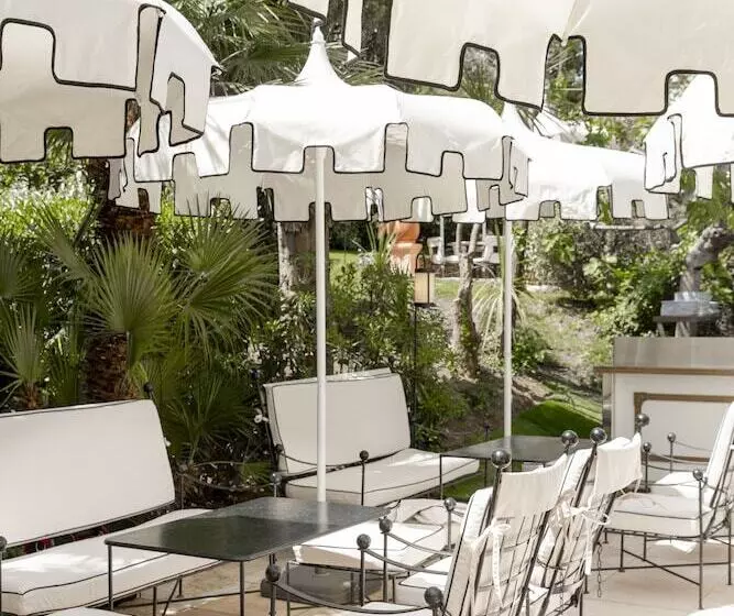 Отель La Bastide De Saint Tropez