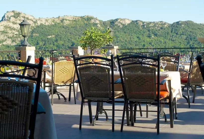 Logis Hotel Restaurant La Porte Des Cévennes