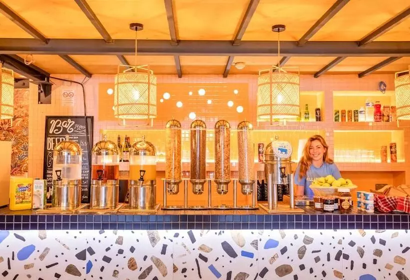 Villa Saint Exupery Beach Hostel