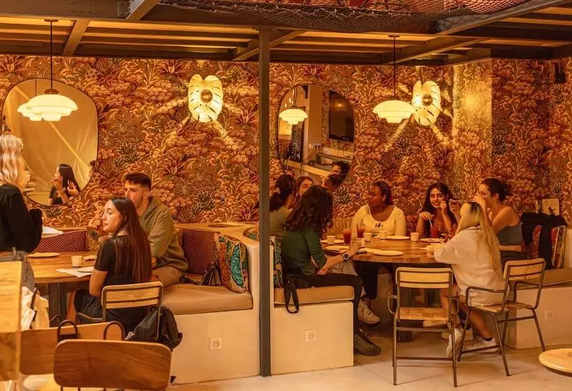 Villa Saint Exupery Beach Hostel