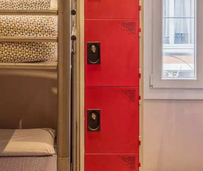 Villa Saint Exupery Beach Hostel