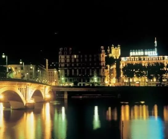 B4 Grand Hotel Lyon